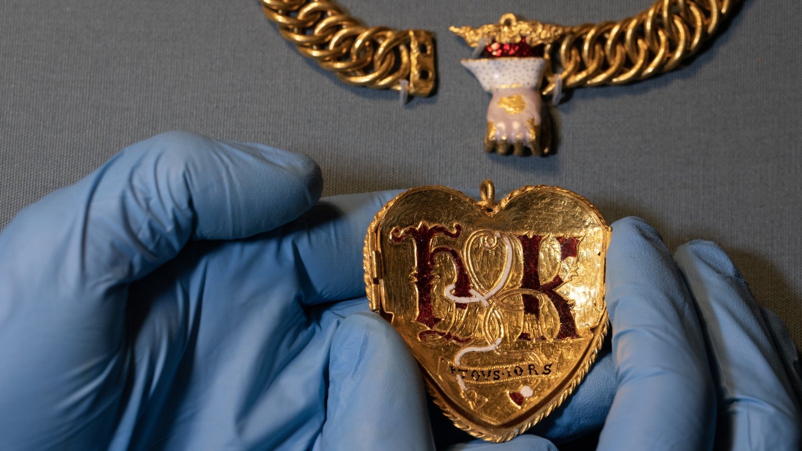 British Museum raises £3.5m to secure Henry VIII pendant
