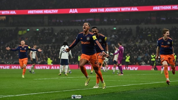 Newcastle United's English midfielder #41 Jacob Ramsey celebrates scoring the team's second goal 