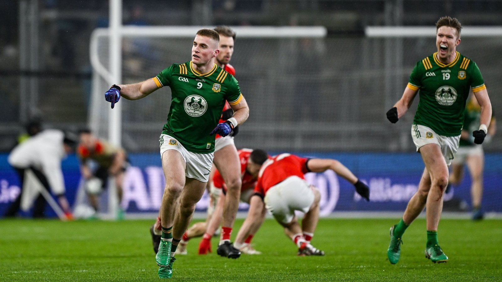 Late Flynn deuce makes it three from three for Royals