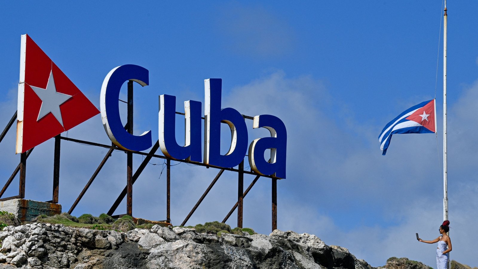 Why are Irish citizens being advised against Cuba travel?