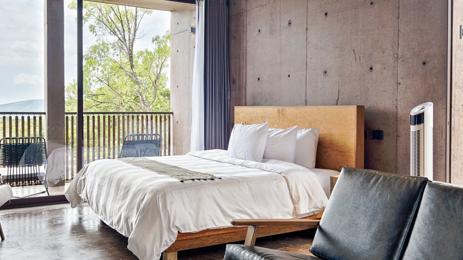 Hacker who booked luxury hotels for one cent arrested