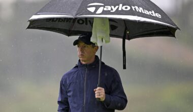 McIlroy masters weather to share Genesis clubhouse lead