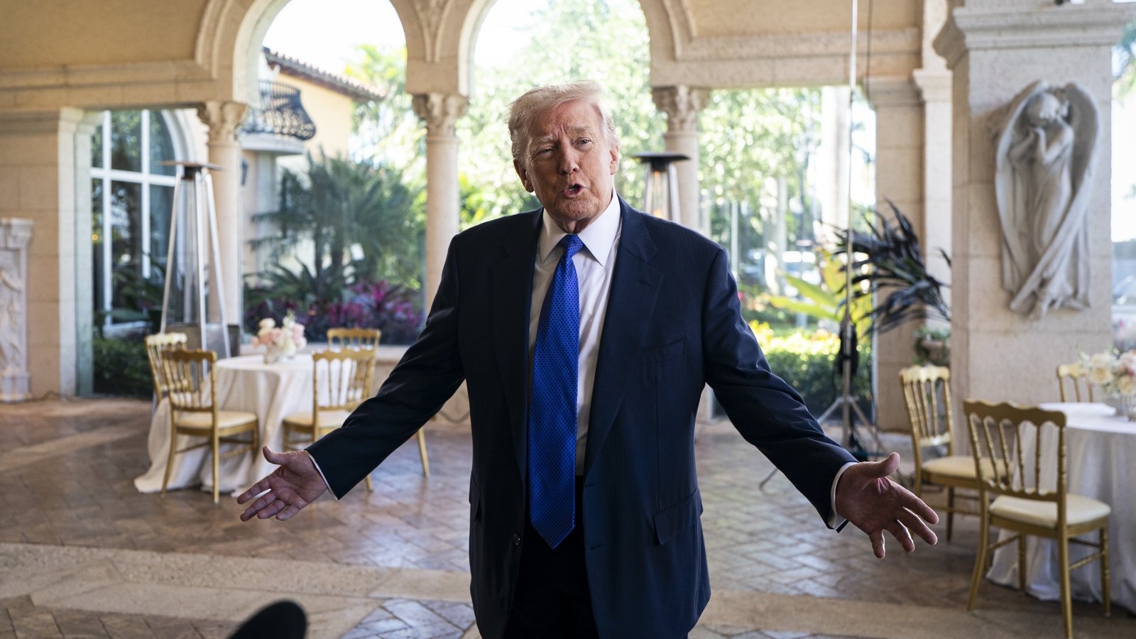 Man shot dead after trying to enter Trump's Mar-a-Lago