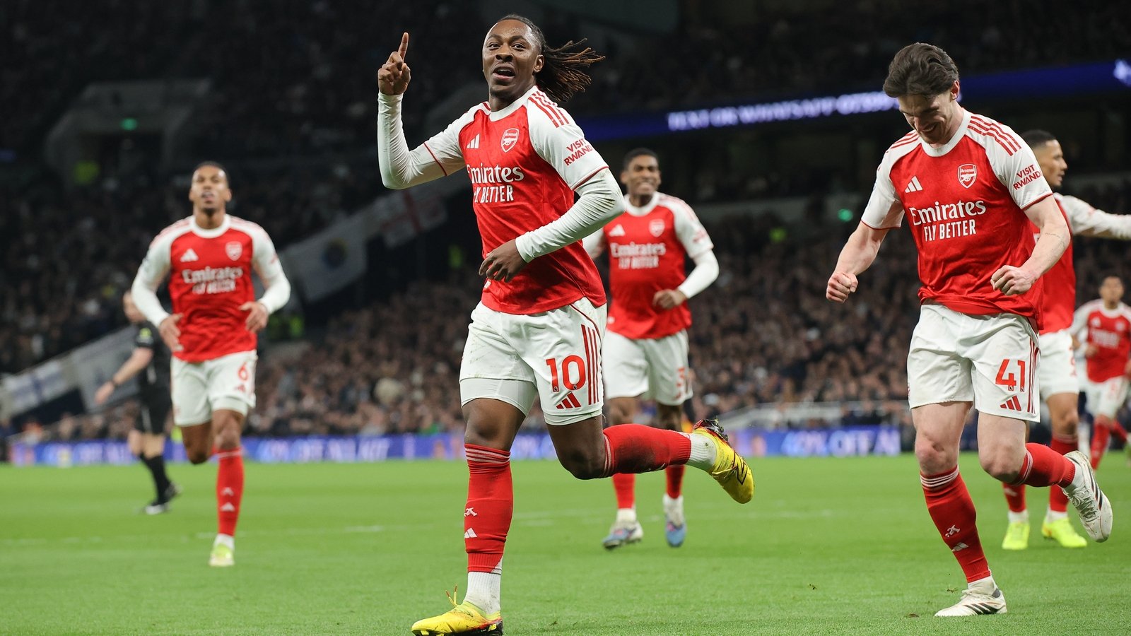 Arsenal steady the ship with convincing derby win