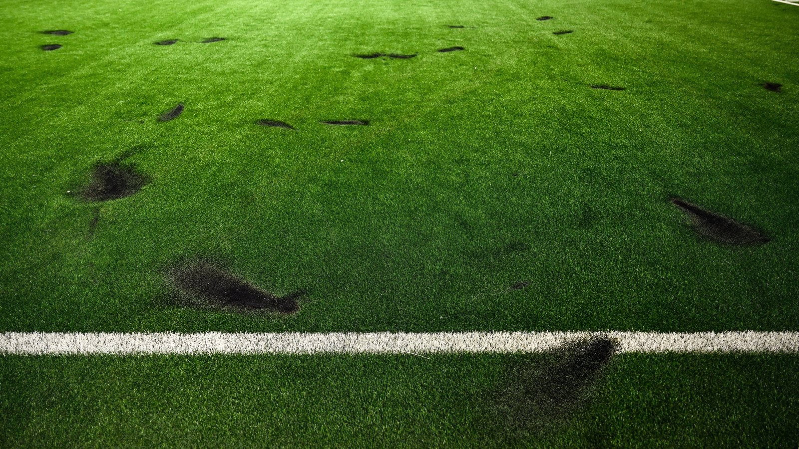 Minister mulls legislation to stamp out flares at games