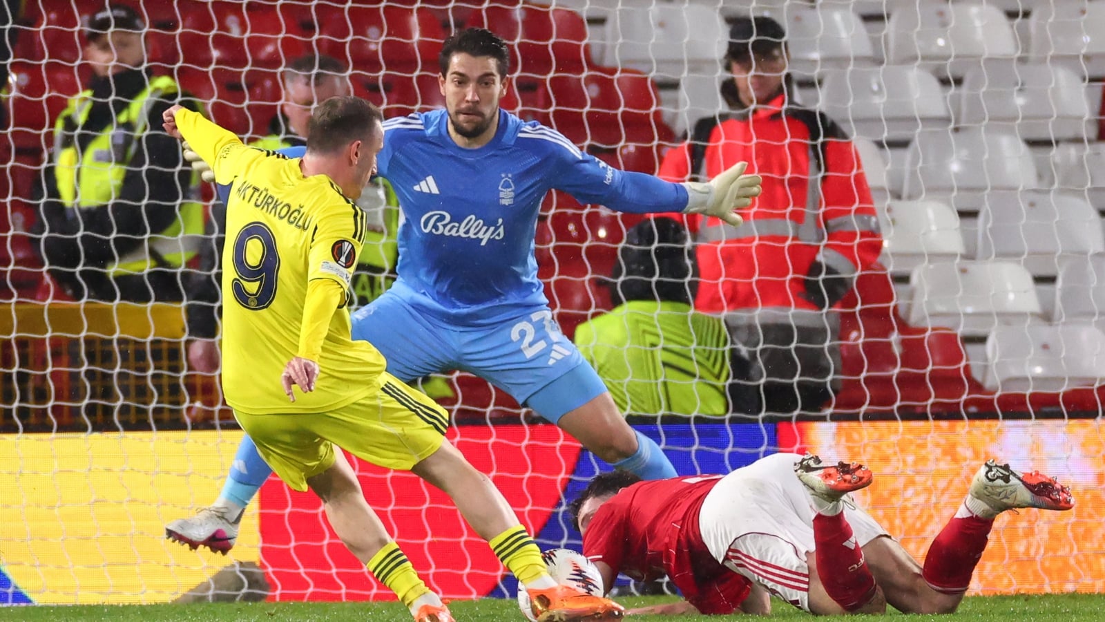 Europa League wrap: Forest survive Fenerbahce scare