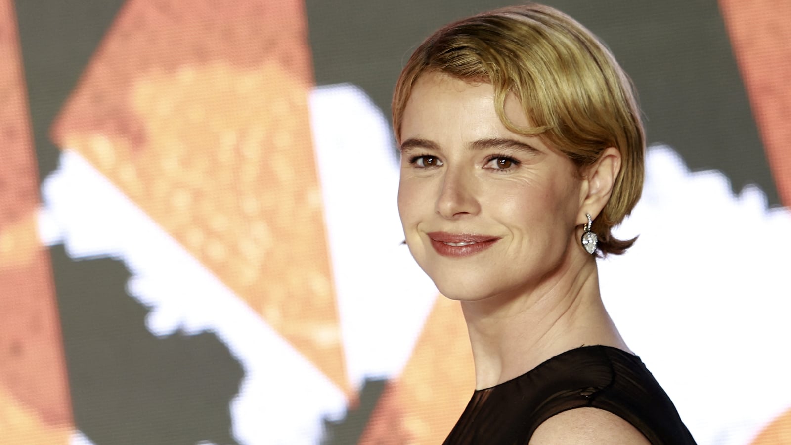 Jessie Buckley's new film The Bride! has world premiere