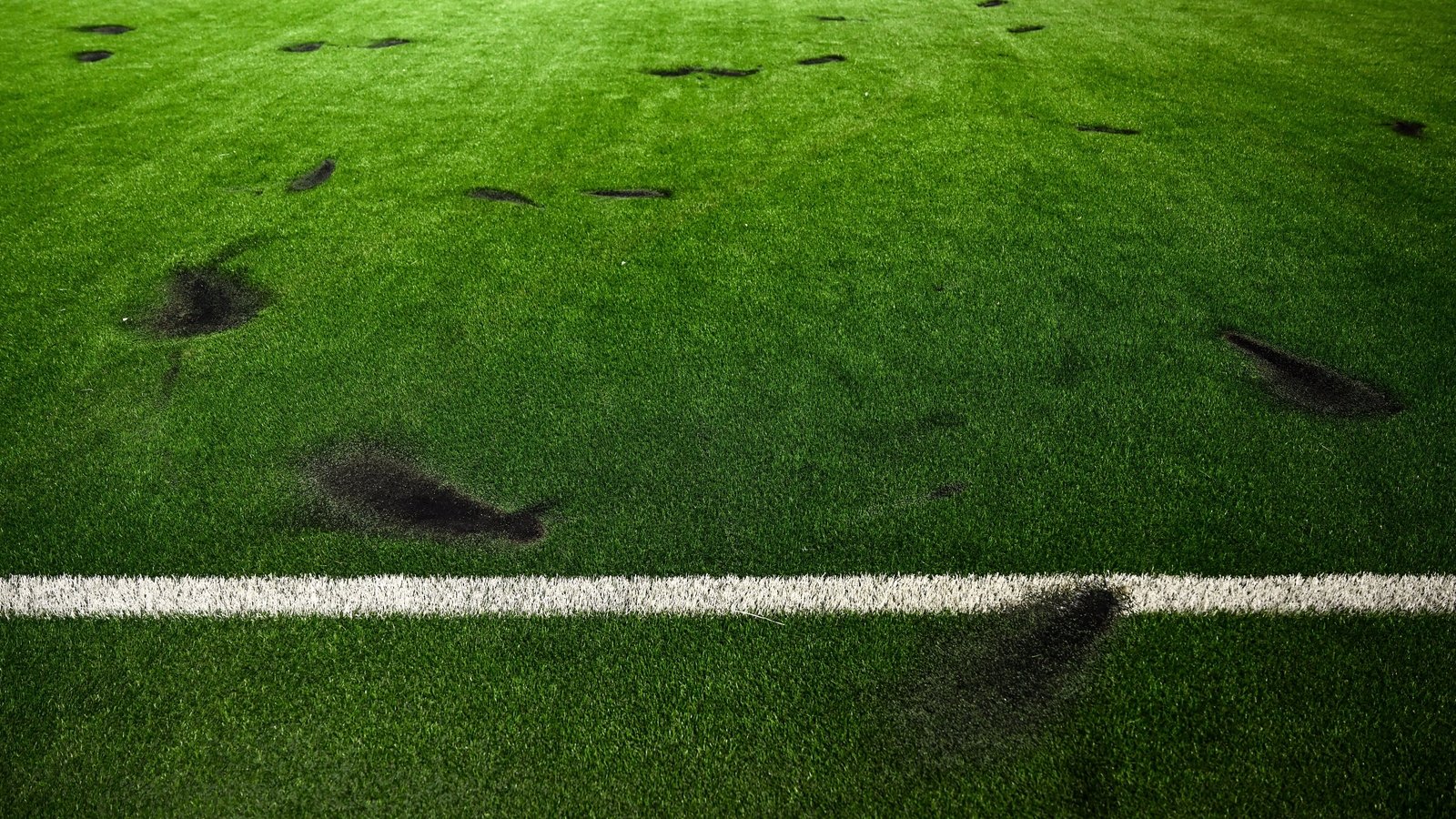 Drogs to cover 'full cost' of Oriel Park pitch damage