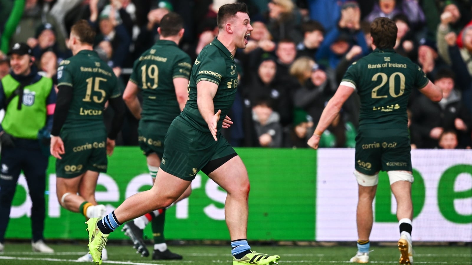 Connacht strike late to upset leaders Glasgow