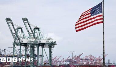 Trump's new global tariff comes into effect at 10% - BBC