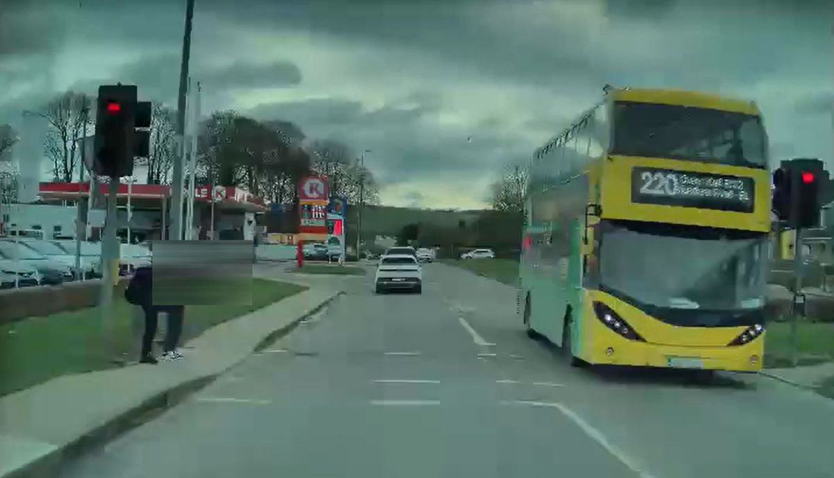 A Bus Éireann vehicle passing through a red light in Carrigaline