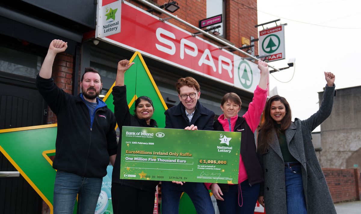 Friday night’s EuroMillions Ireland Only Raffle, worth €1,005,000 was sold at Spar Drumcondra. Darragh O’Dwyer (centre) from the National Lottery with Spar staff Niall Tobin, Sona Sahadevan, Linda brown and Sona Dominic.