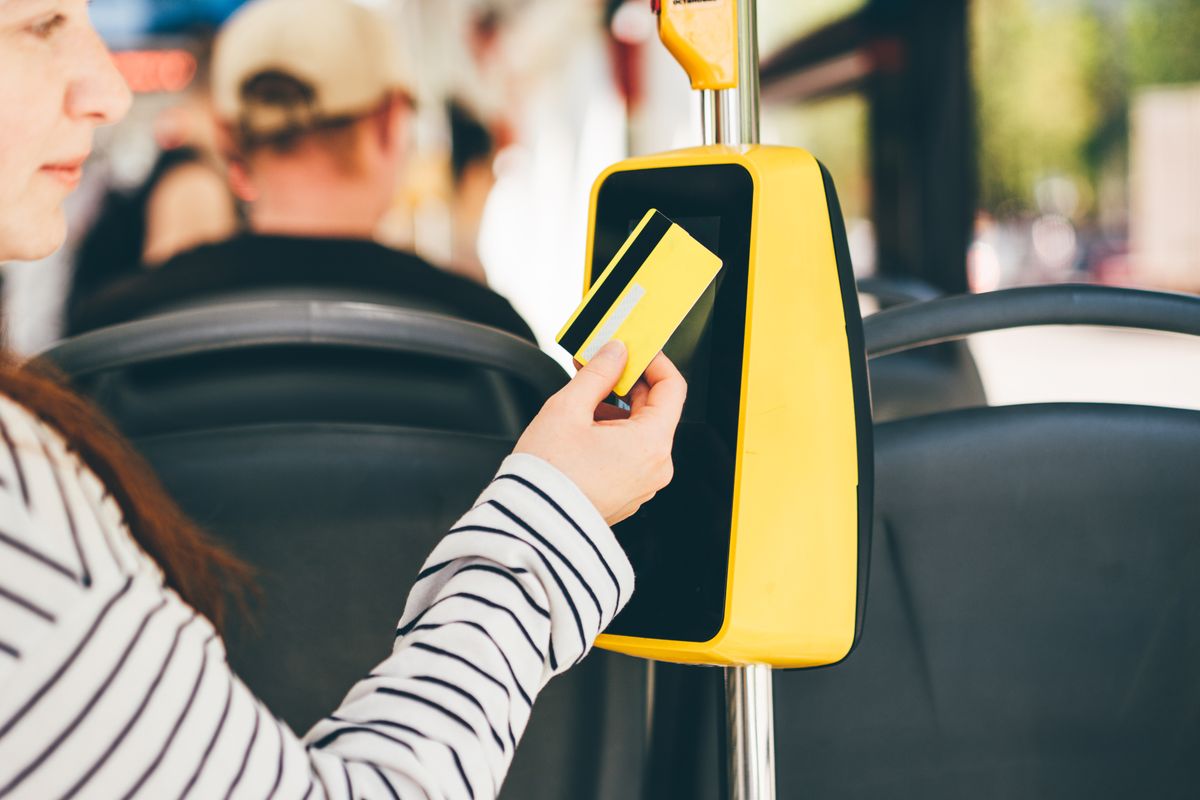 Contactless on bus service (stock)