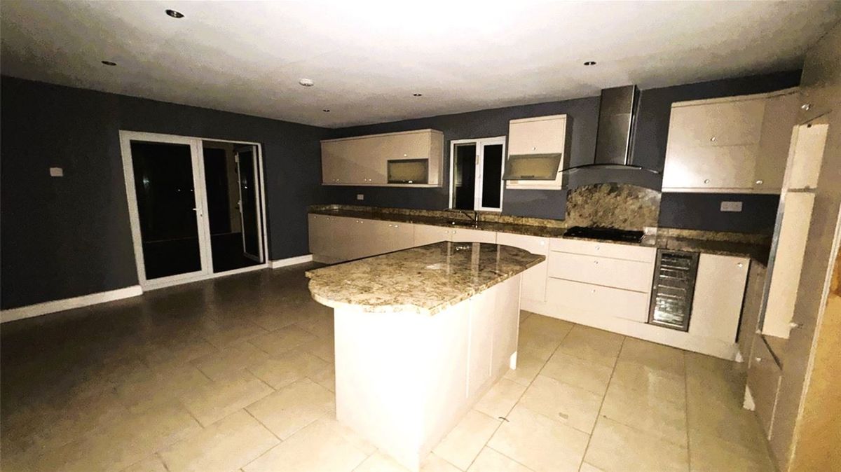 The boarded up Dublin home once owned by notorious gangster David Waldron and later seized by the Criminal Assets Bureau (CAB) has been auctioned for €490,000.