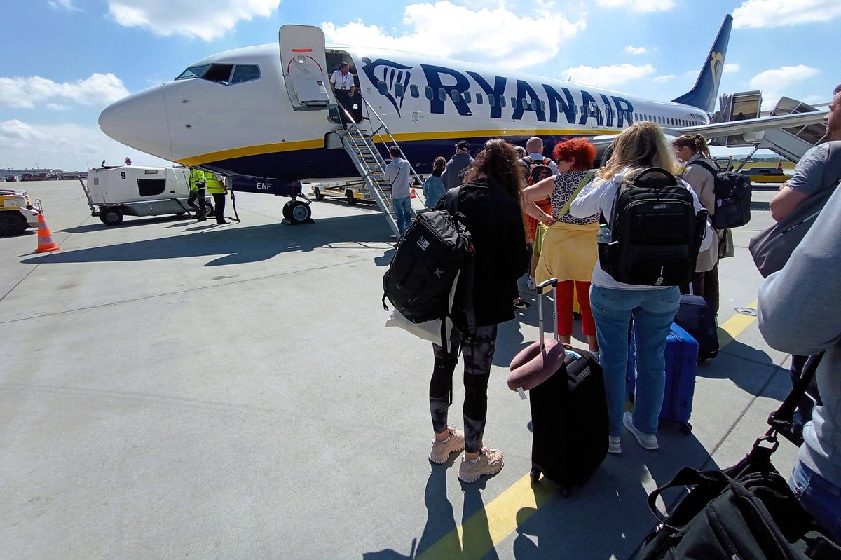 Passengers queuing to board a Ryanair flight (stock)