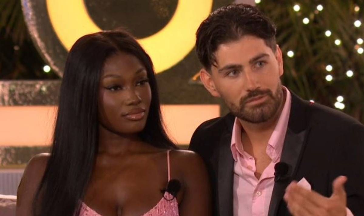 Leanne and Scott Love Island