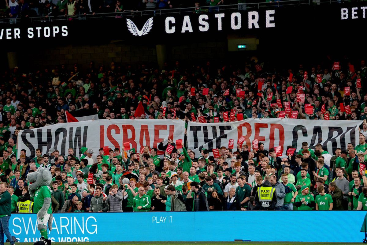 Irish football fans with a message