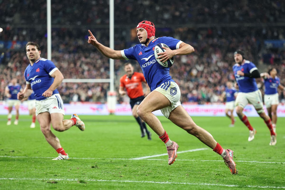 France's Louis Bielle-Biarrey celebrates as he runs in to score his sides first try
