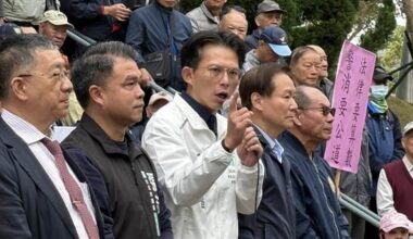 Ex-police, firefighters lodge suit against gov't amid pension dispute