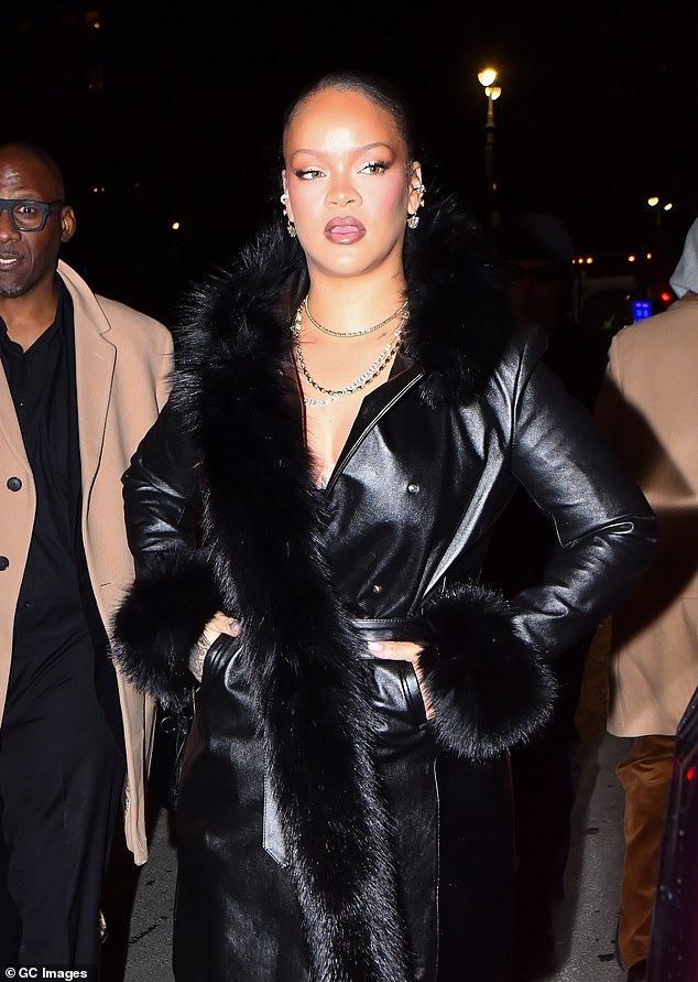 The Barbadian singer looked stylish and warm as temperatures hovered around 30 degrees F