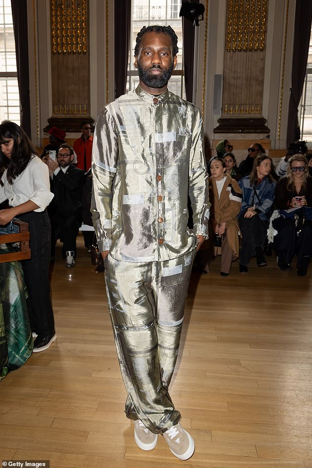 Wretch 32 looked stylish in a metallic look