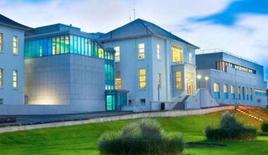 Minister describes vacant beds at Mallow General Hospital as a ‘mortal’ sin while patients lie in trolleys at other Cork hospitals