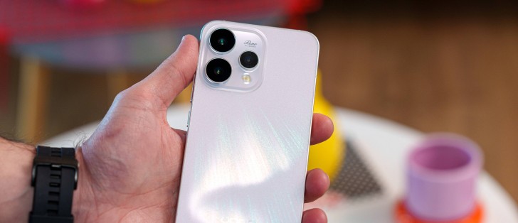 Oppo Reno15 review: Design, build quality, handling