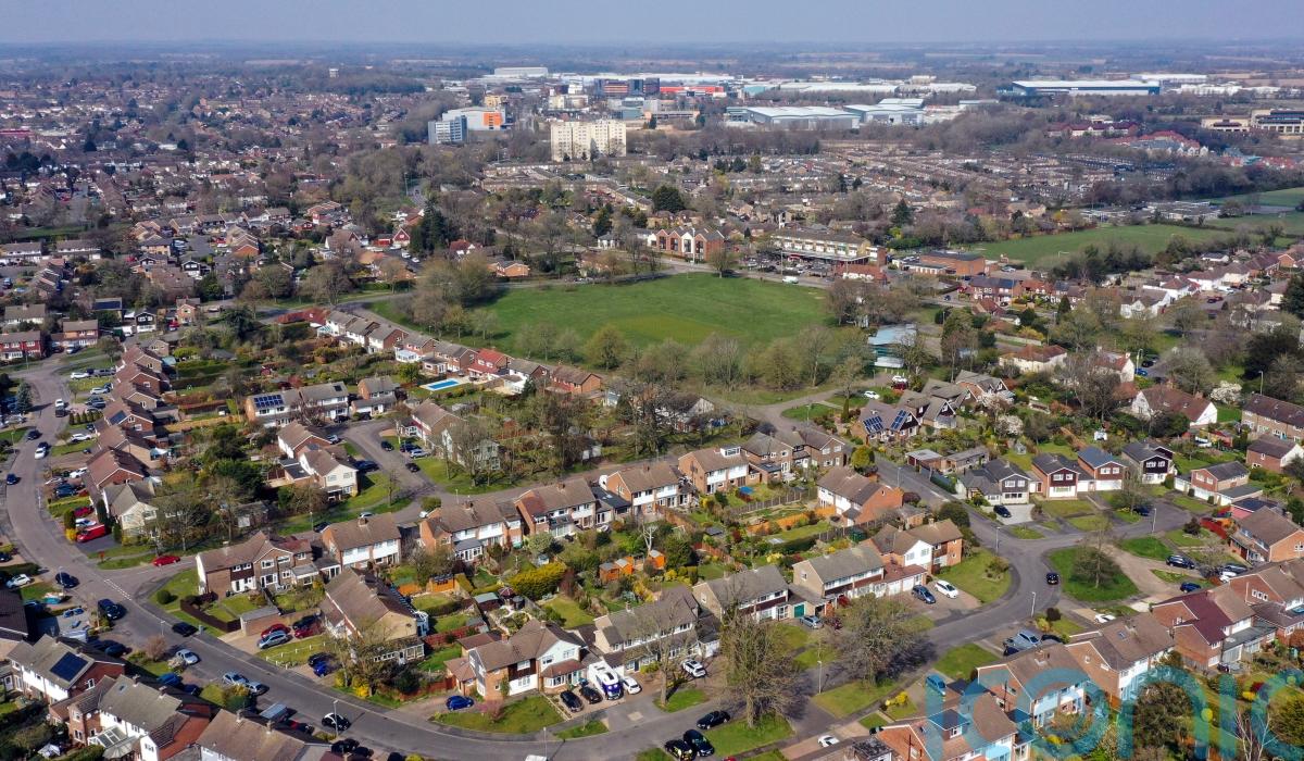 Average UK house price rises above £300,000 for first time – Halifax