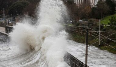 Flood warnings Ireland: More homes and businesses at risk as flood threat peaks this morning