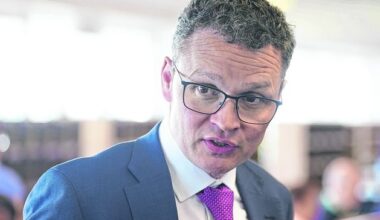 Ireland examines France’s draft law to ban children under 16 from social media