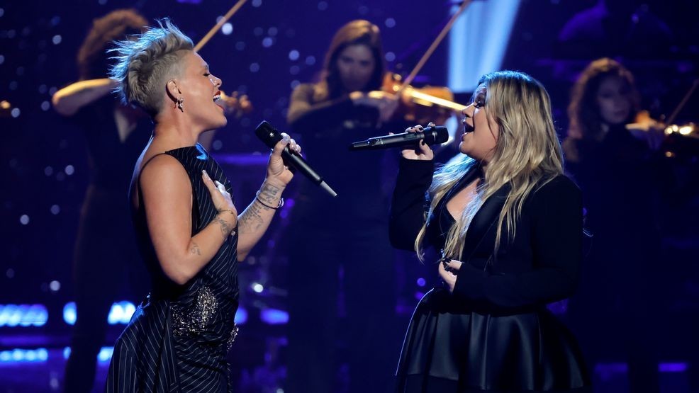 LOS ANGELES, CALIFORNIA - MARCH 27: (FOR EDITORIAL USE ONLY) (L-R) P!NK and Kelly Clarkson perform onstage during the 2023 iHeartRadio Music Awards at Dolby Theatre in Los Angeles, California on March 27, 2023. Broadcasted live on FOX. (Photo by Kevin Winter/Getty Images for iHeartRadio)