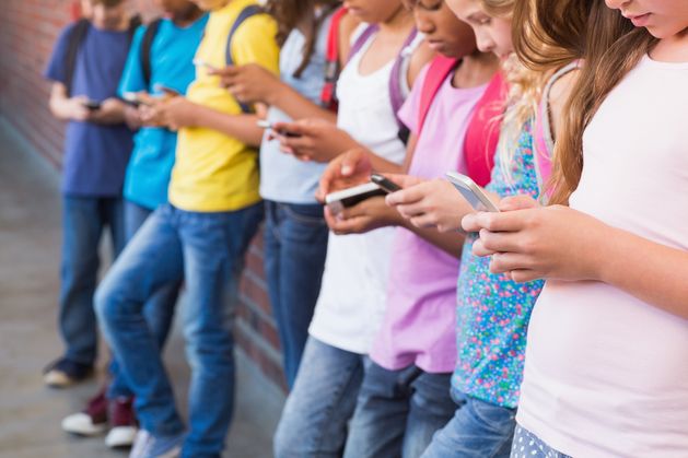 Restricting phones in school makes ‘little difference’ to pupils’ mental health, says study