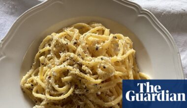 Rachel Roddy’s recipe for cacio e pepe, the old-fashioned way | Food