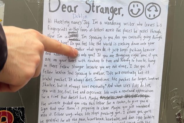 ‘I feel like Ireland’s adopted me’ – How an English street artist won hearts across country posting letters for strangers to read