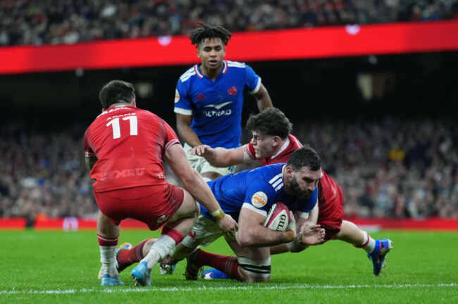 frances-charles-ollivon-centre-scores-their-sides-eighth-try-of-the-game-during-the-guinness-mens-six-nations-match-at-principality-stadium-cardiff-picture-date-sunday-february-15-2026