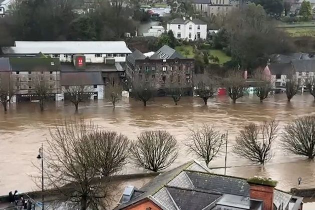 Weather Ireland: Snow and ice for some counties ahead of latest weather warnings from Met Éireann, and likely flooding