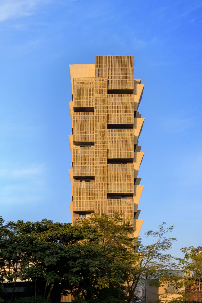 Nagpur apartment building by Sanjay Puri Architects