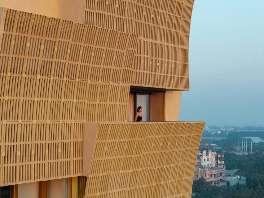 Nagpur apartment building by Sanjay Puri Architects