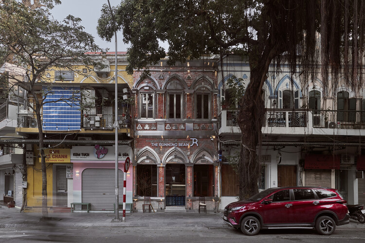 Everyday Heritage: 10 Vietnamese Coffee Shops Reviving Small-Scale Traditional Buildings - Image 8 of 29