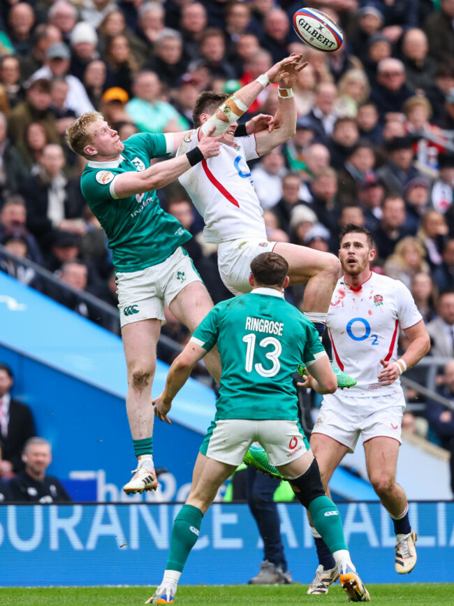 jamie-osborne-and-tommy-freeman-contest-for-the-high-ball