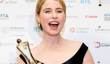 It’s an honour to come home, says emotional Jessie Buckley as she picks up award