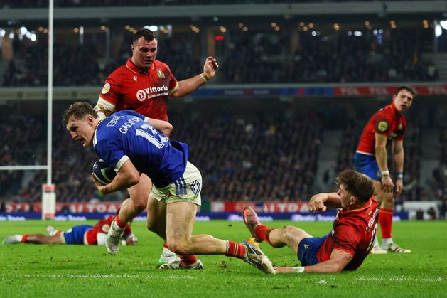 France go clear at top of Six Nations table with victory over Italy
