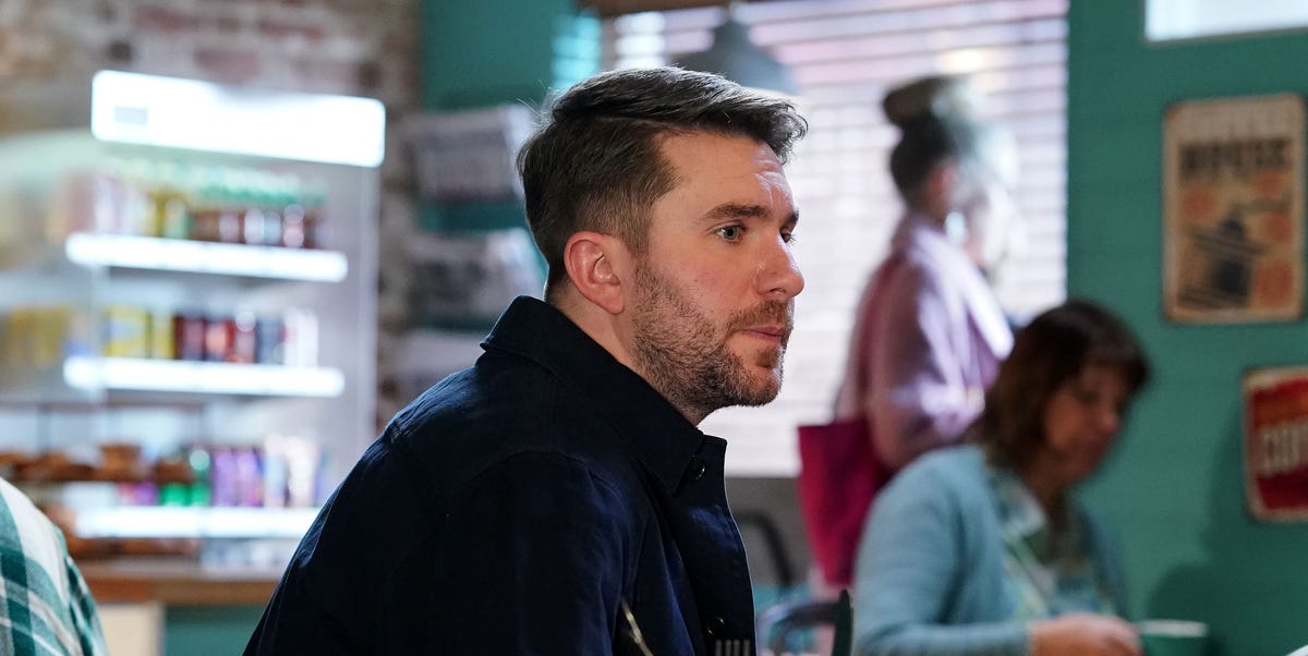 EastEnders' Callum makes life-changing decision in early iPlayer release