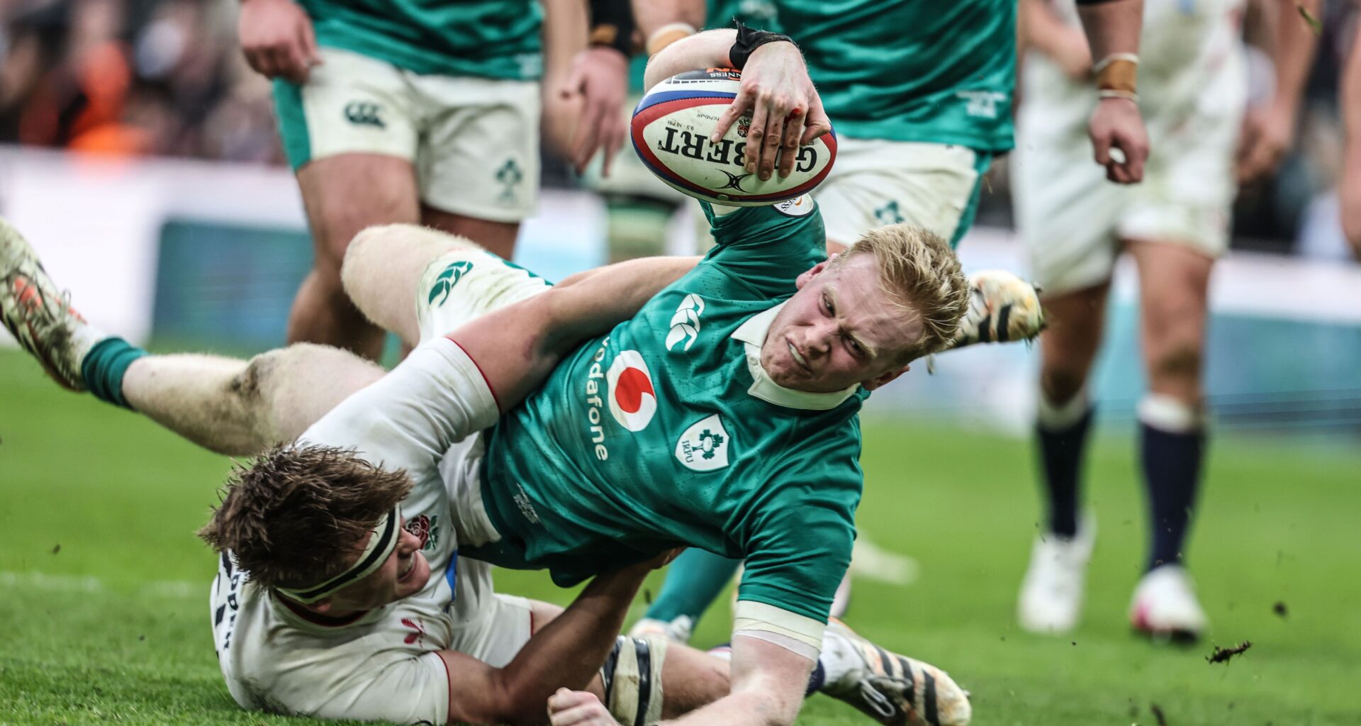 Reinvented Ireland demolish England at Twickenham