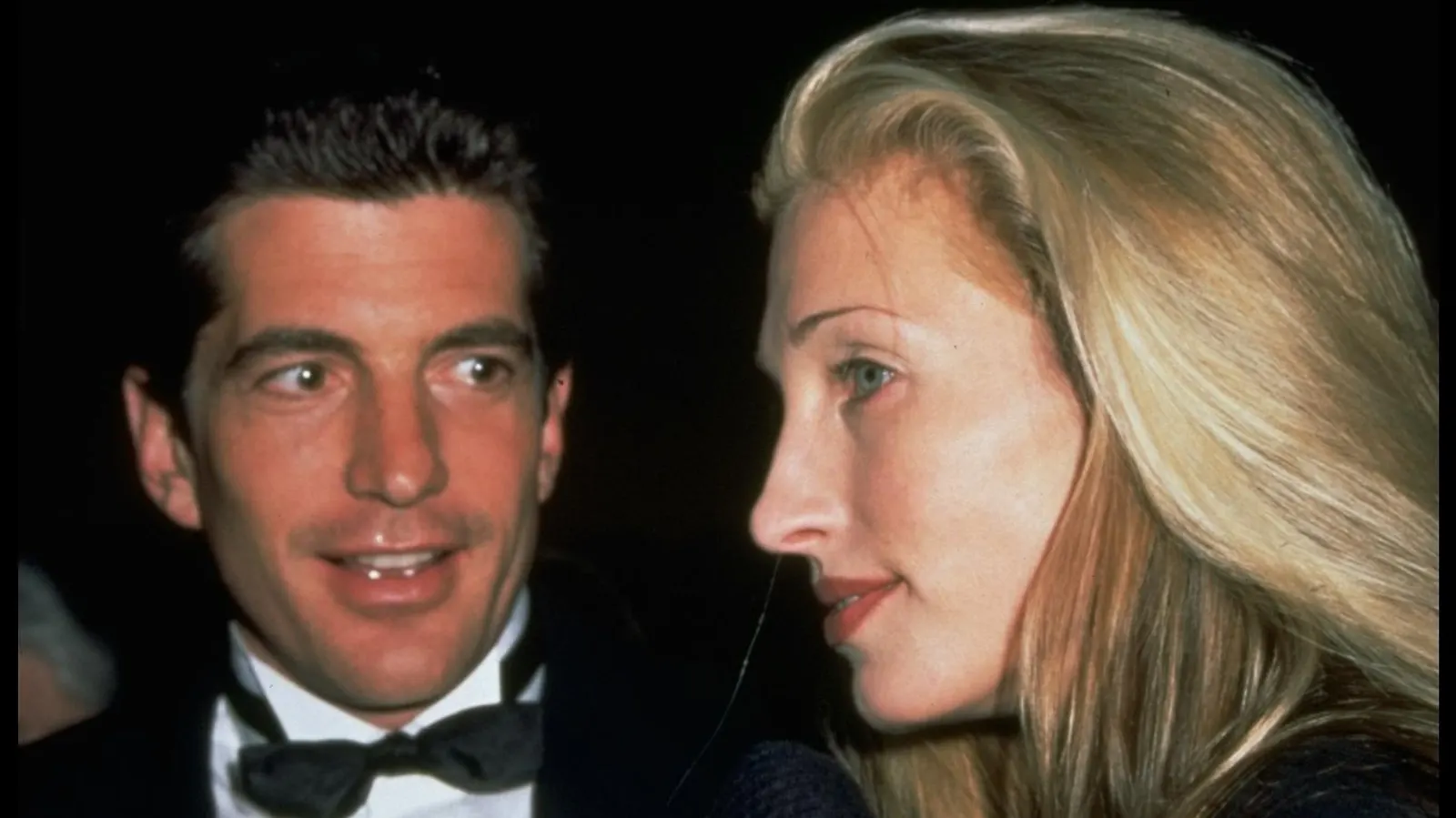 Carolyn Bessette Kennedy’s Diamond And Sapphire Engagement Ring Was Inspired By Jacqueline Kennedy Onassis