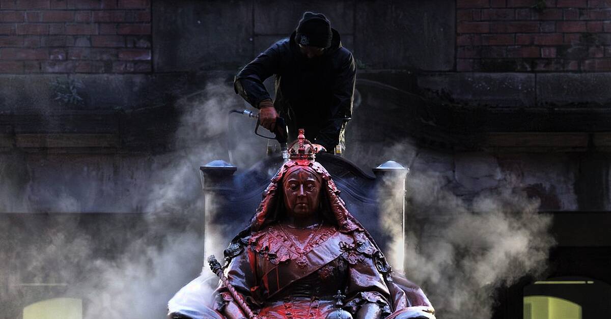 Statue of Queen Victoria in hospital complex vandalised in paint attack