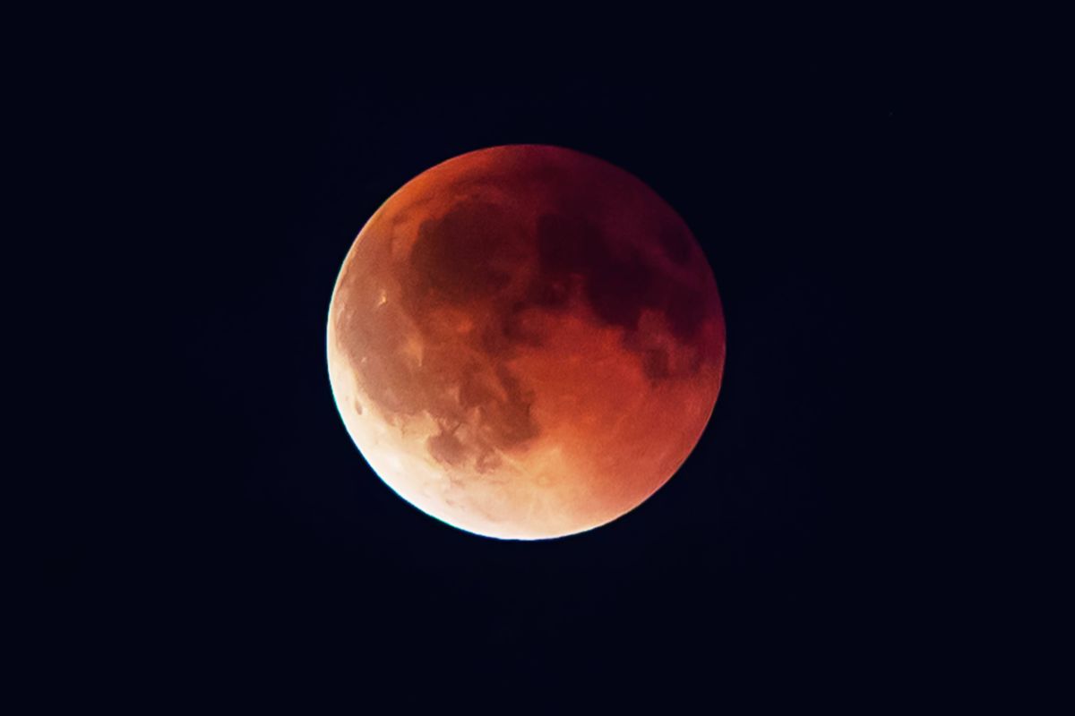 Red lunar eclipse