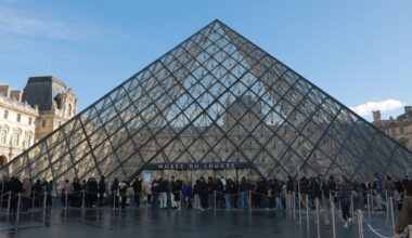 Louvre museum chief resigns months after jewel heist