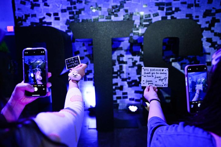 Fans of BTS take pictures of handwritten notes as they visit a BTS pop-up store in Los Angeles, in this 2022 file photo. AFP-Yonhap