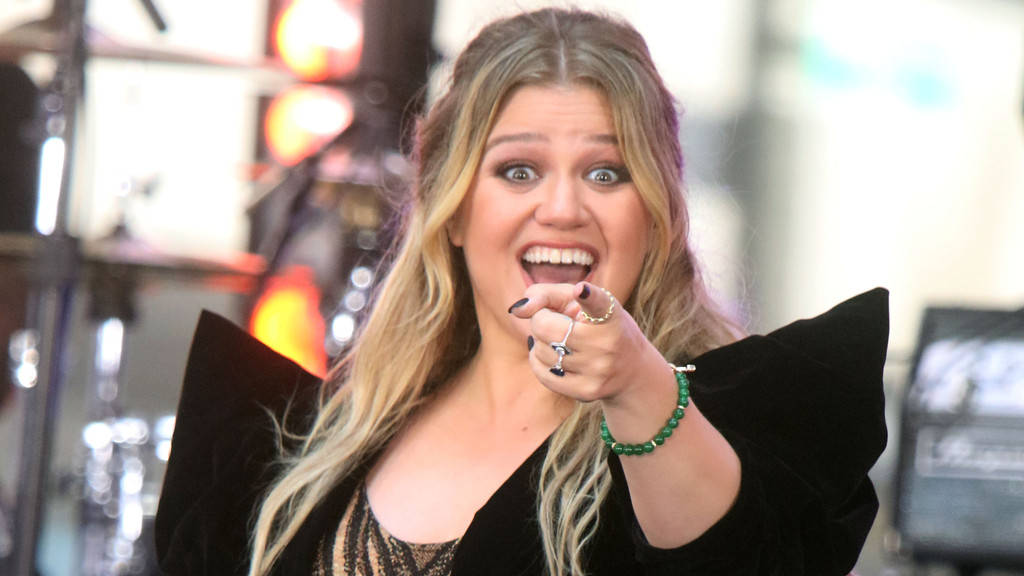 Kelly Clarkson announces end of The Kelly Clarkson Show